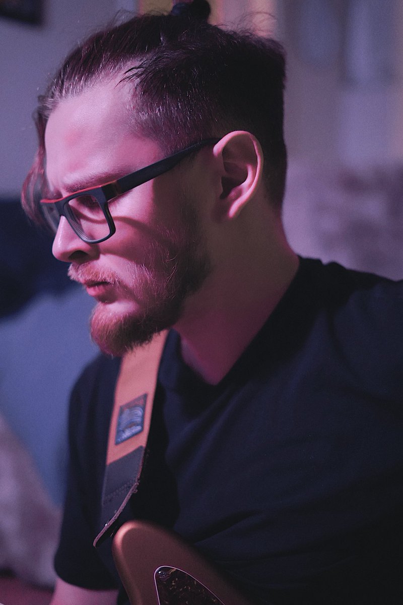 серьезный <a href="/teenage_recoil/">Олег программист</a> 
люблю его