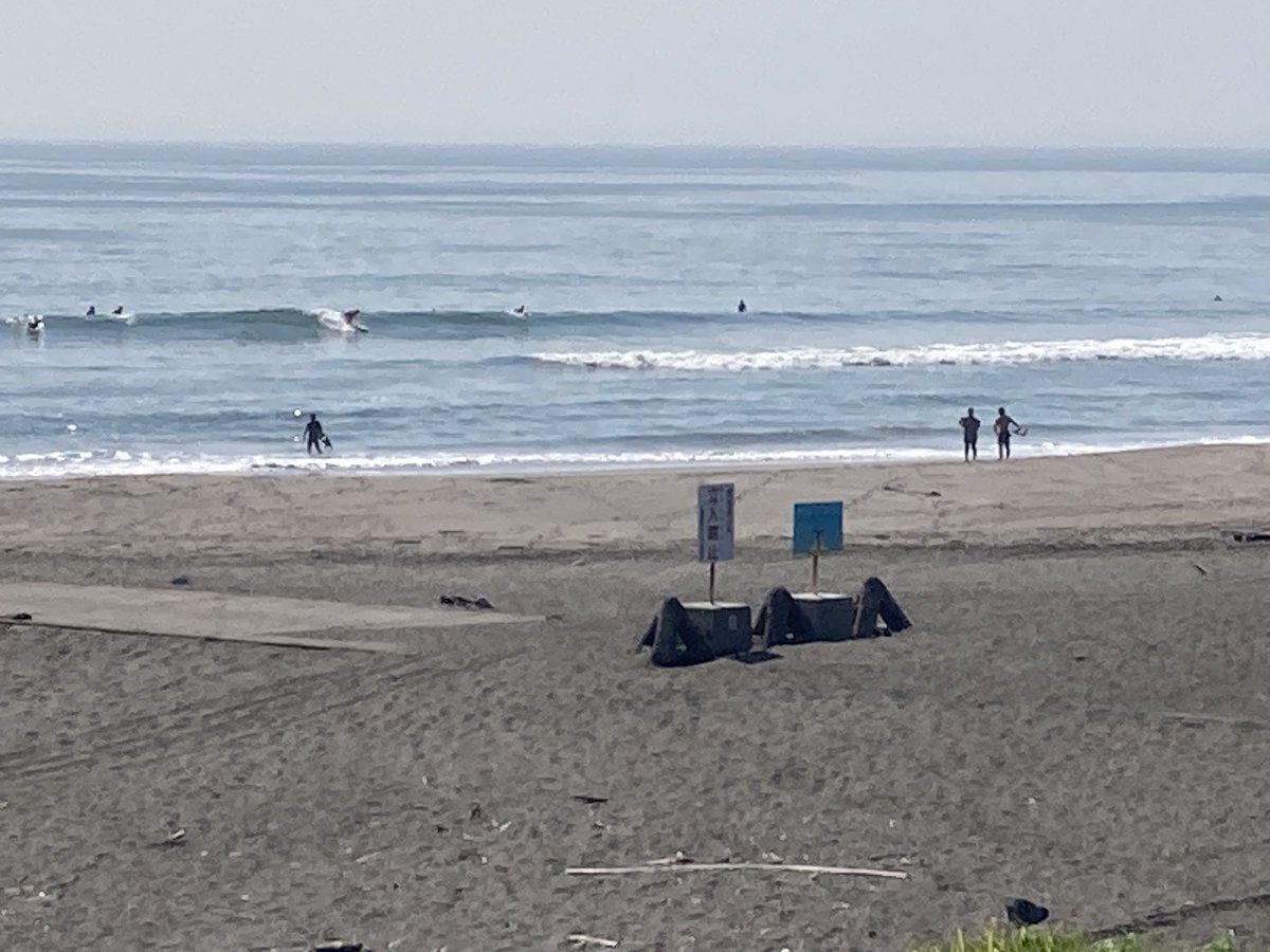 jima_surf's tweet photo. 海ライフ5日目
1年ぶりに息子が電車で来たので、一緒にサーフ！
万年初心者の息子と老人に丁度良いコシハラのスーパーファンウェーブ。
たくさんの仲間や友人に会えました😋 https://t.co/xhgxZMNcpG