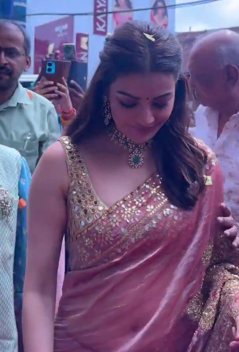 Beauty of women in saree>>> 
#KajalAggarwal 🐐
