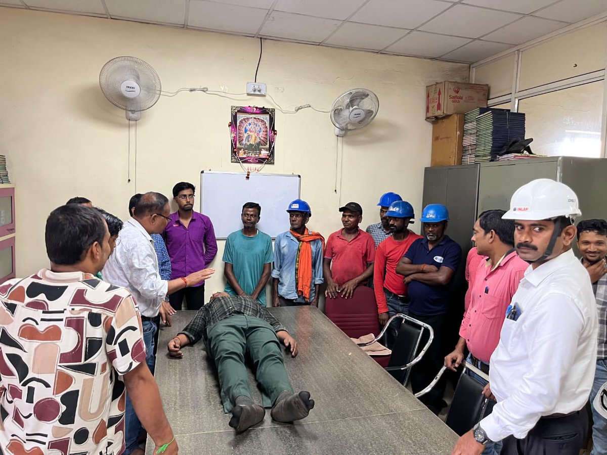 फैज़فیض 🇮🇳 (@faizdhs) on Twitter photo Ramgarh achieved a unique milestone of having trained 100000 first responders (आपदा मित्र ) , 1 lakh Civilians from all walks of life have been trained to perform #CPR and #firstAid .
<a href="/DC_Ramgarh/">DC Ramgarh</a> <a href="/HemantSorenJMM/">Hemant Soren</a> <a href="/MoHFW_INDIA/">Ministry of Health</a> Ramgarh achieved a unique milestone of having trained 100000 first responders (आपदा मित्र ) , 1 lakh Civilians from all walks of life have been trained to perform #CPR and #firstAid .
<a href="/DC_Ramgarh/">DC Ramgarh</a> <a href="/HemantSorenJMM/">Hemant Soren</a> <a href="/MoHFW_INDIA/">Ministry of Health</a>