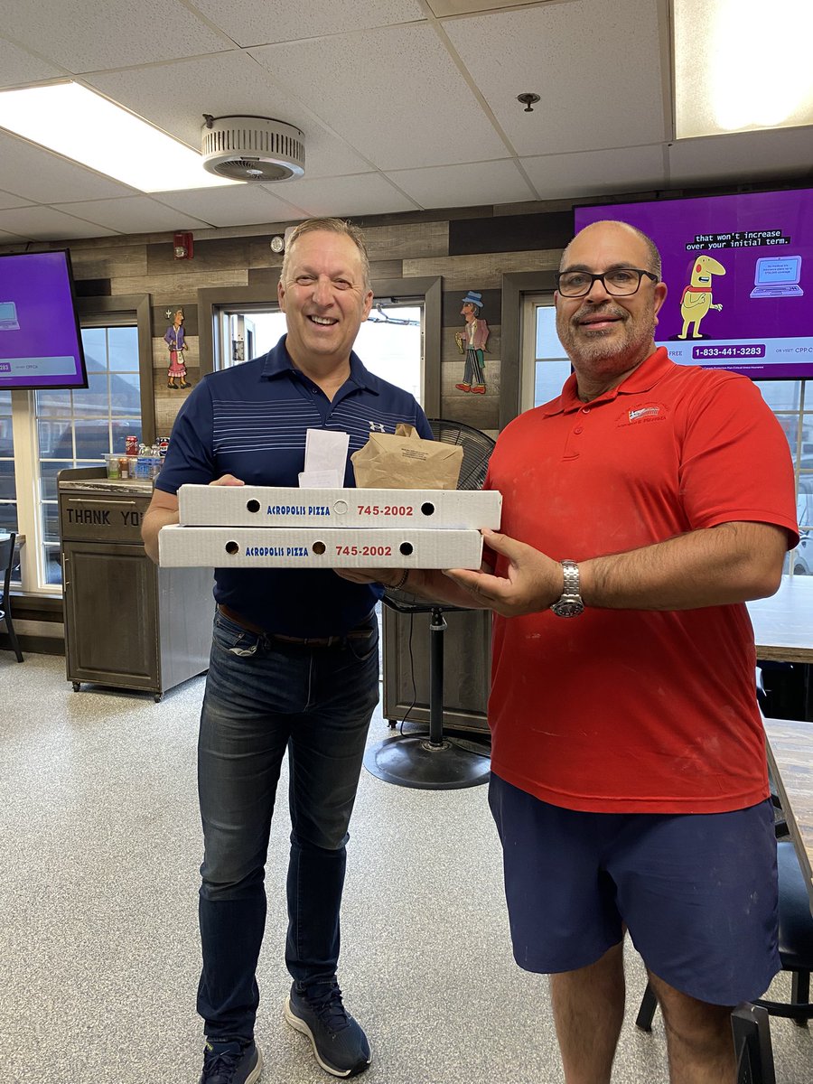 SeanBudgell's tweet image. Always a great feed at Acropolis Pizza in Mt. Pearl! John and staff are top notch! #Loyal2LocalChallenge