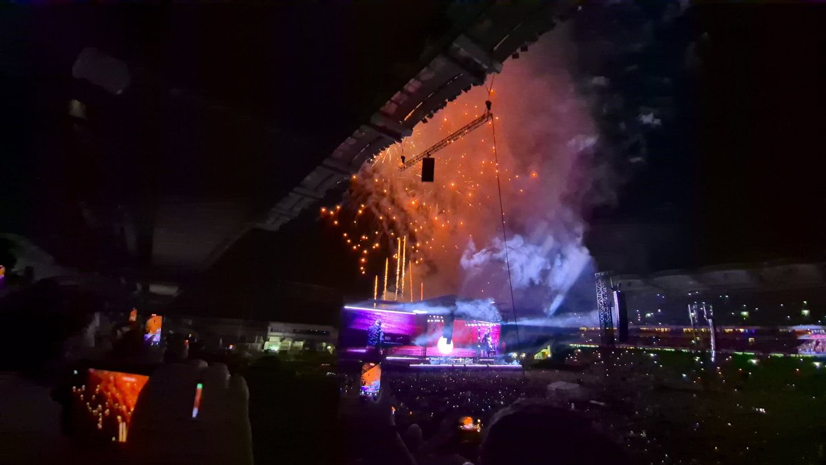 What a gig that was yesterday btw... <a href="/oasis/">Oasis</a> giving it socks like they had never been away. #live25