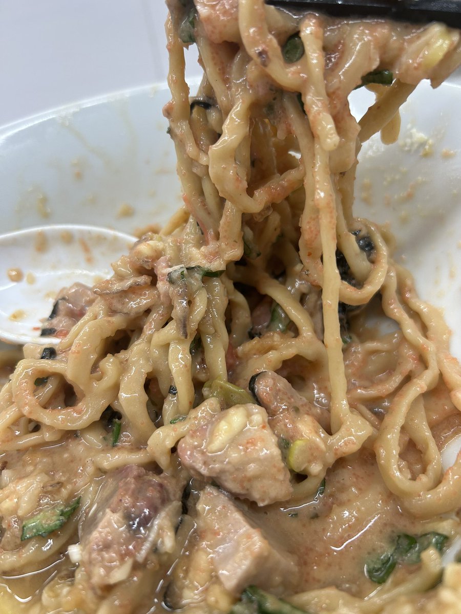 RAMEN .R
大阪市住吉区長居

明太バターまぜそば

ララポート帰りに古巣へ。タイちゃんの限定をばジェン嫁と共に。

一口目から最後まで美味しかった〜！😊ご飯は悩みましたが節制！！
色々な方達にもお会いでき楽しいひと時でした♪
ヤンちゃん　ボンちゃん　タイちゃん　D君ごちそうさまでした🙇‍♂️