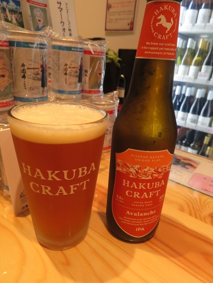 kutakuta71's tweet photo. 去年リニューアルした #銀座NAGANO へ行ってきた。1階のバルが無くなって2階に移動したとのことで期待して行ったのだけど軽井沢ビールの生が飲めなくなっていた(´･ω･`) 白馬クラフトのIPAが入荷されていたのでそちらを🍺ちょっとフルーティで美味しかった。
#HAKUBACRAFT　＃白馬村　#クラフトビール https://t.co/ucpLwOeOGO