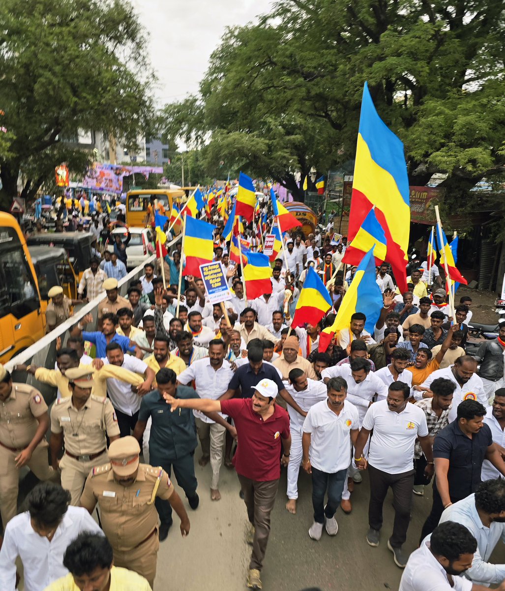 draramadoss's tweet photo. உரிமை மீட்க… தலைமுறை காக்க’" பயணத்தில், கிருஷ்ணகிரியில் பங்கேற்று உரையாற்றிய போது..! #உரிமைமீட்க | #தலைமுறைகாக்க https://t.co/eqFrWdMfy7
