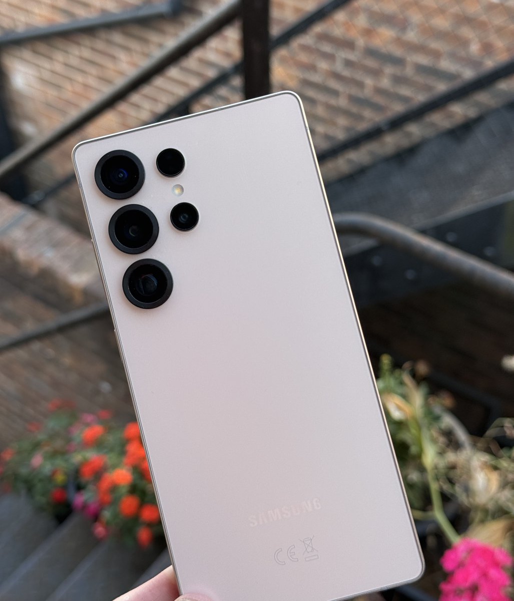 AnxiousHolly's tweet image. what was your first samsung phone?