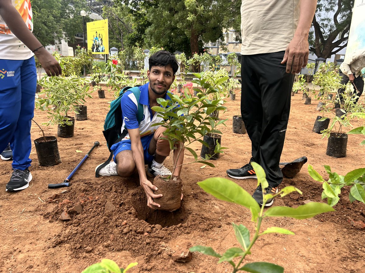 SAI_Gandhinagar's tweet photo. 💫The future is green🌳

✨ We’re delighted to begin the Athlete Udyan Van at SAI NCOE Gandhinagar, led by our athletes themselves. https://t.co/6sSRaIJsN5