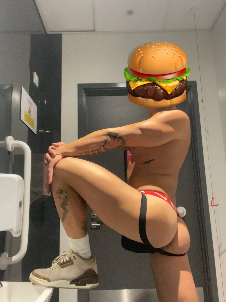 vigintiii's tweet photo. It wasn’t even leg day, my ass is just that fat 🥸

#jockstrap #muscleass #pawb #tattoo #gay https://t.co/hV7HXA2WeV
