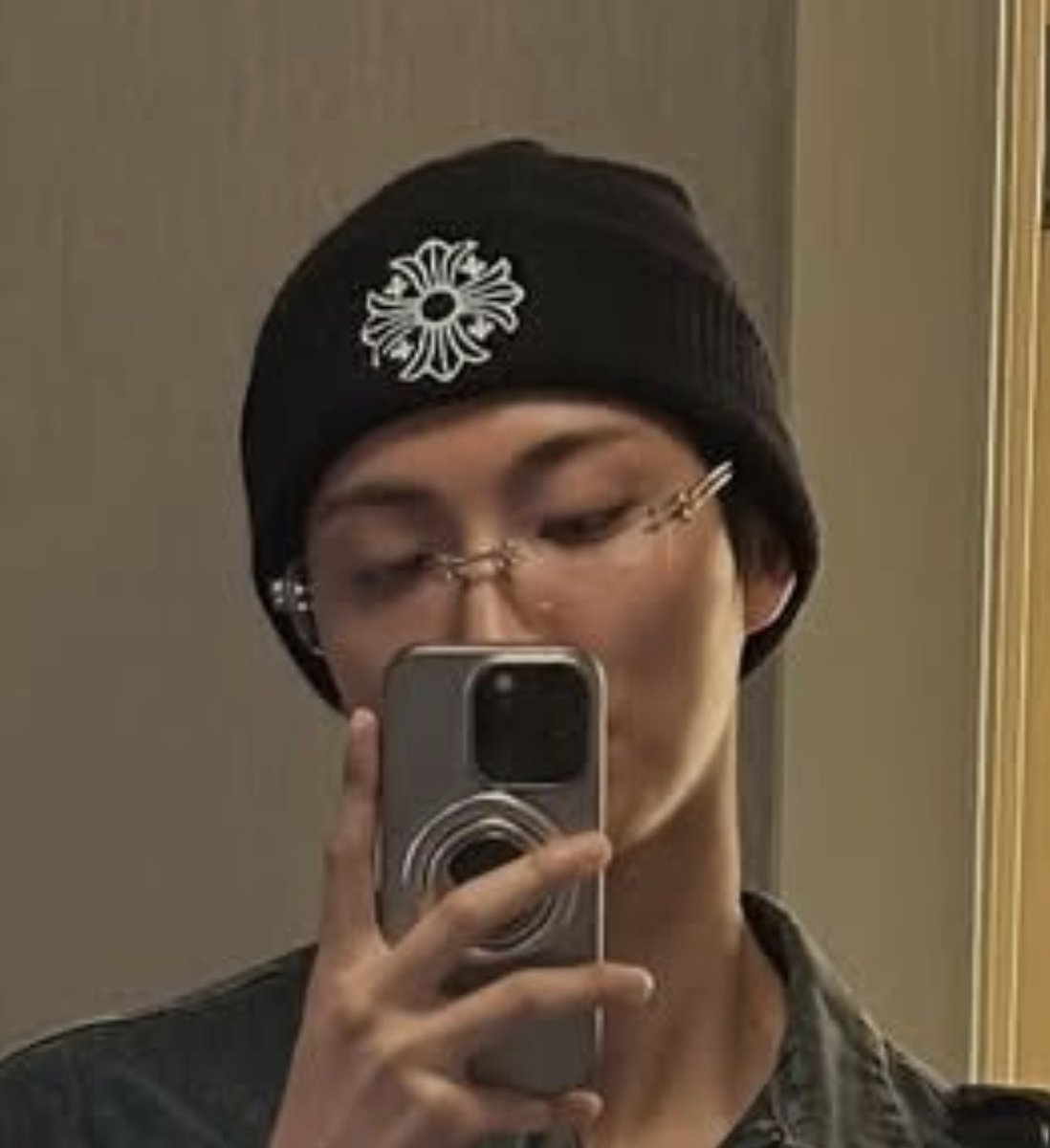 sunspeller's tweet photo. and in their girlfriend's glasses too <3 https://t.co/1enHODjKTp