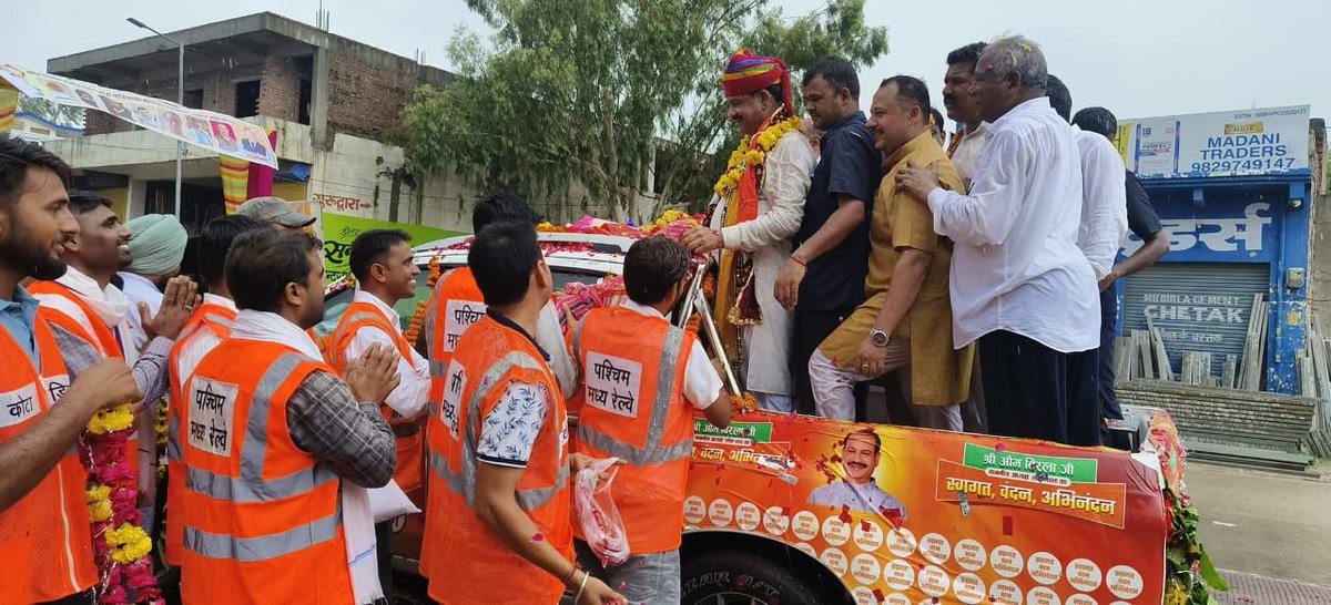 #Justice_For_Trackman 
#Ldce_Open_To_All 
<a href="/ombirlakota/">Om Birla</a> <a href="/KhanSirOffical/">Khan Sir Patna</a> <a href="/KhanSir53330598/">Khan Gs Research center</a> <a href="/dhruv_rathee/">Dhruv Rathee</a> <a href="/AshwiniVaishnaw/">Ashwini Vaishnaw</a> <a href="/RahulGandhi/">Rahul Gandhi</a> <a href="/PMOIndia/">PMO India</a> <a href="/priyankagandhi/">Priyanka Gandhi Vadra</a> <a href="/narendramodi/">Narendra Modi</a> <a href="/drmkota/">DRM KOTA</a> 
ये अंग्रेजों के कानून चेंज करो ।शोषण की नीति दूर करो।ट्रैकमैन भी पड़ा लिखा है।