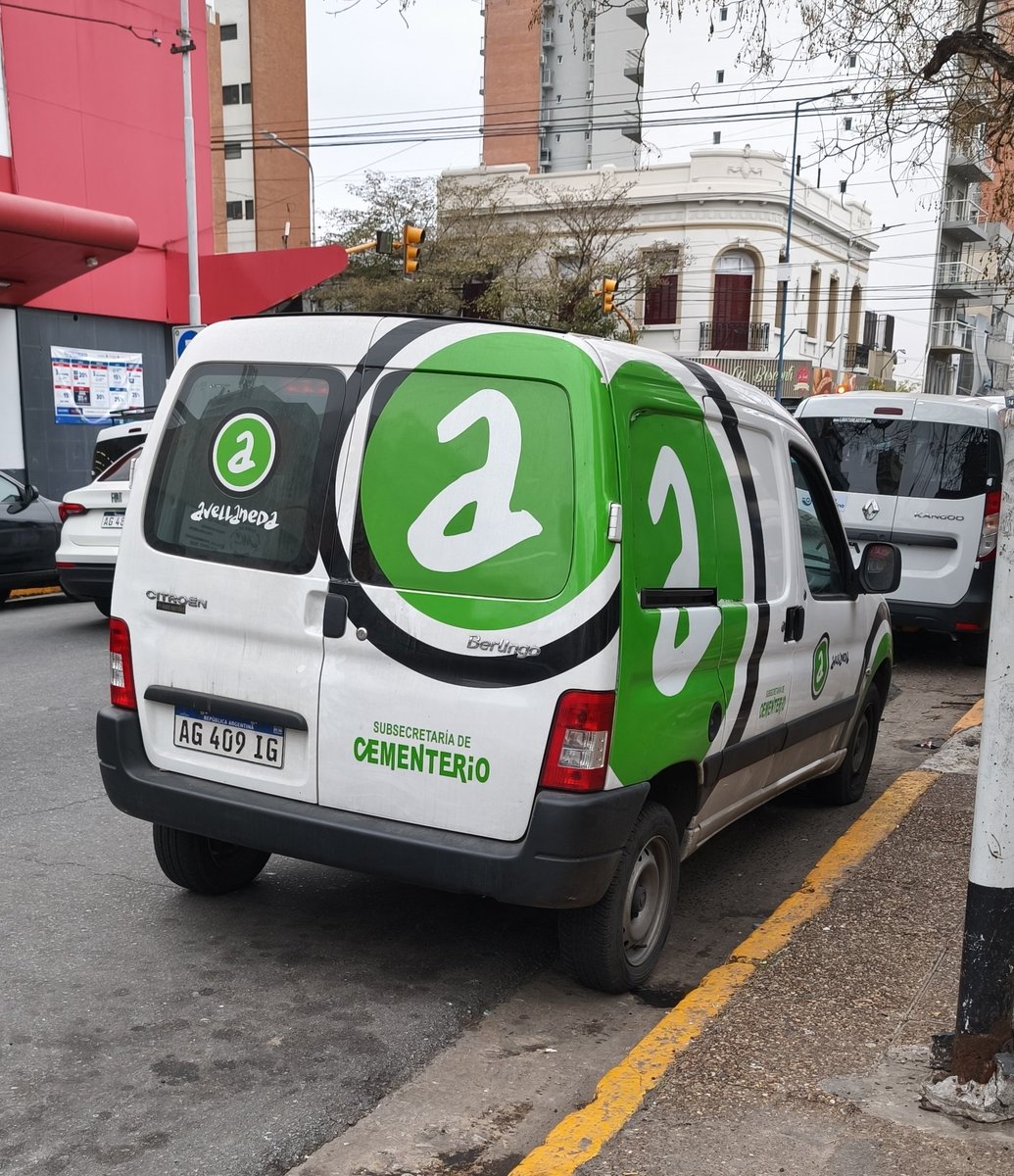 iberoargento's tweet photo. @gestion_a @jorgeferraresi @jlespert hay una subsecretaría para administrar un cementerio. Mirá si hay posibilidades de bajar impuestos a la ciudadanía/contribuyentes de Avellaneda . Tomen como ejemplo el cementerio de disidentes de Llavallol. Miren lo que cobran y como está. https://t.co/qQ1eCGzACI