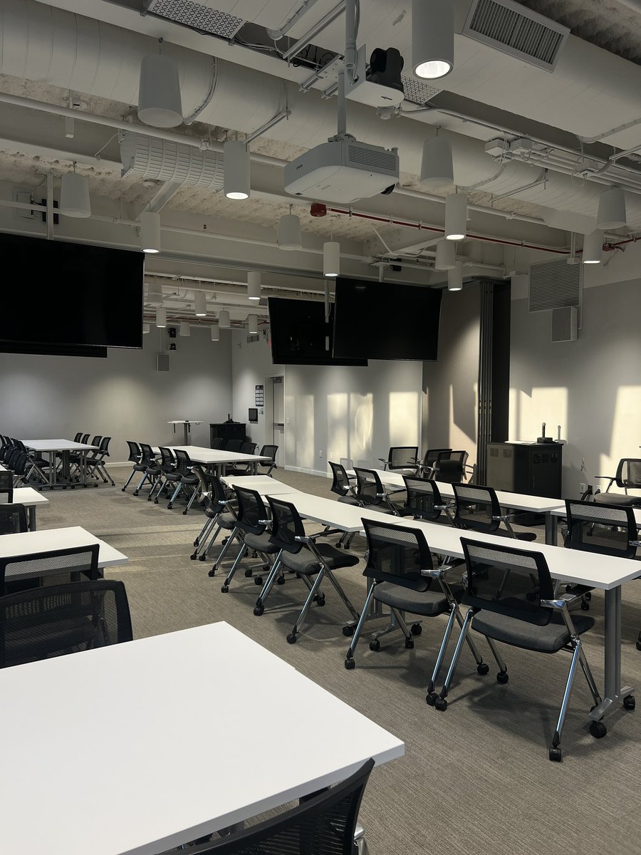 The day has finally arrived ...

Today marks the beginning of my time as a student here at #UNC. 

I'm happy I can finally take a journalism class, exciting times ahead. 

Thank you to everyone who has connected with me, commented under my tweets, engaged and has read even just a