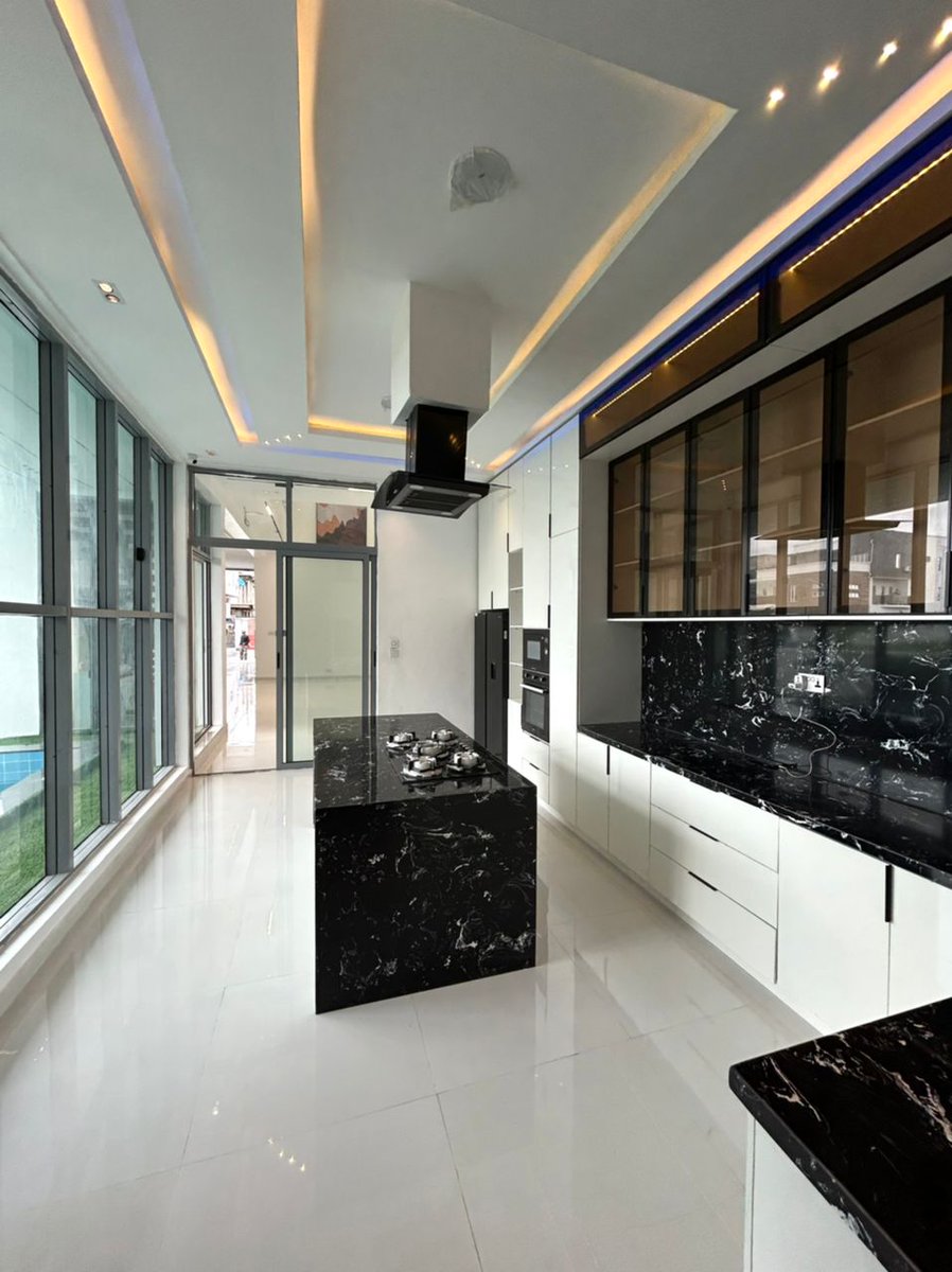 dayooshineye's tweet image. 🔥 Just Listed!**  
Massive 5-Bedroom Detached in Osapa, Lekki  
💰 ₦700M | 📍 Prime Location  
Features: Pool, Cinema, Rooftop, Gazebo, CCTV, Fitted Kitchen &amp;amp; More  
📞 Setworld Properties: +238066979161  
#LuxuryLiving #LekkiHomes #osapalondon #SecureEstate unich $MITO mide