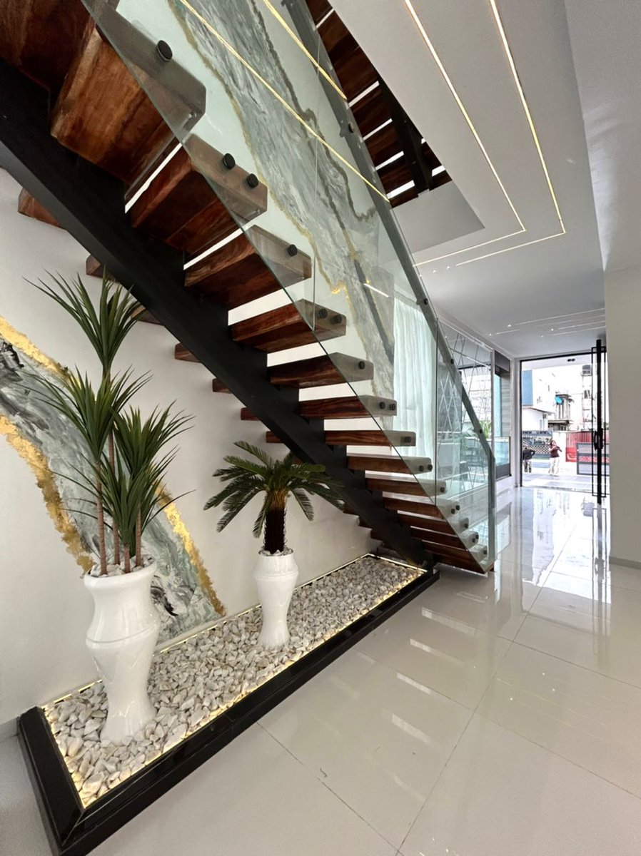 dayooshineye's tweet image. 🔥 Just Listed!**  
Massive 5-Bedroom Detached in Osapa, Lekki  
💰 ₦700M | 📍 Prime Location  
Features: Pool, Cinema, Rooftop, Gazebo, CCTV, Fitted Kitchen &amp;amp; More  
📞 Setworld Properties: +238066979161  
#LuxuryLiving #LekkiHomes #osapalondon #SecureEstate unich $MITO mide