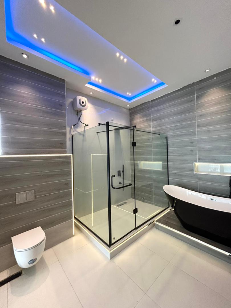 dayooshineye's tweet image. 🔥 Just Listed!**  
Massive 5-Bedroom Detached in Osapa, Lekki  
💰 ₦700M | 📍 Prime Location  
Features: Pool, Cinema, Rooftop, Gazebo, CCTV, Fitted Kitchen &amp;amp; More  
📞 Setworld Properties: +238066979161  
#LuxuryLiving #LekkiHomes #osapalondon #SecureEstate unich $MITO mide