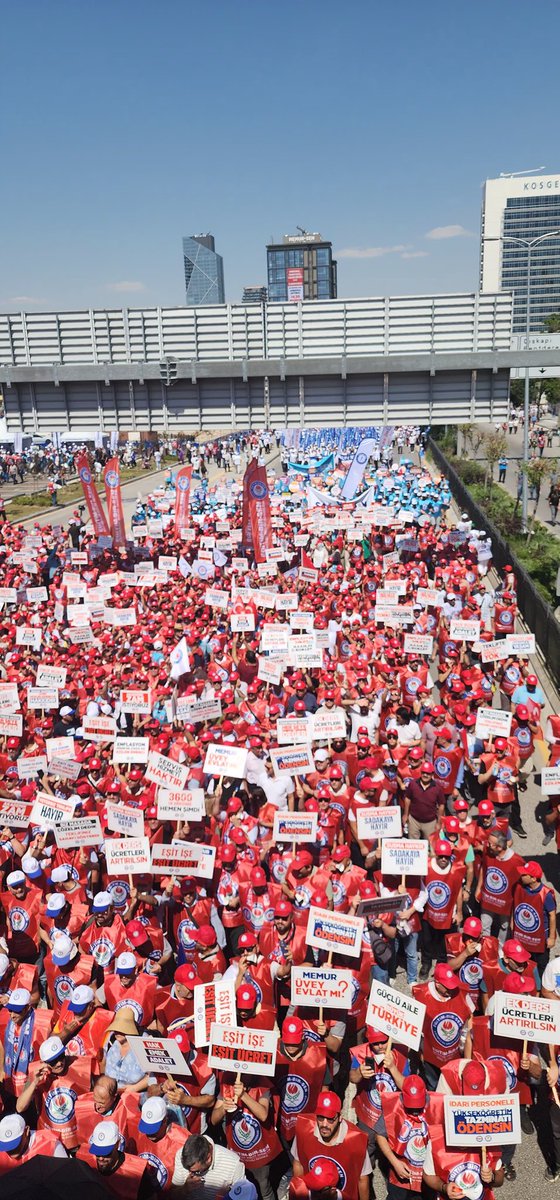 Memur-Sen Ankara Yürüyüşü ve Mitingine binler katılım sağladı. #MemurMeydanda <a href="/Leventusl/">🇹🇷Levent USLU</a> <a href="/MemurSenKonf/">Memur-Sen</a>