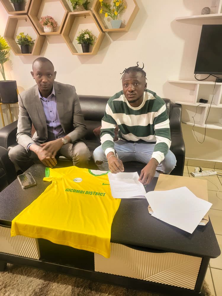Twishimiye kubatangariza ko  dusinyishije Rutahizamu uturutse mu gihugu cya Zambia Lola Kanda Moise wakiniraga ikipe ya  GREEN EAGLES FOOTBALL CLU.

Akaba ahawe amasezerano y'umwaka umwe ushobora kuzongerwa.
#Welcome to Gicumbi FC.
<a href="/GicumbiDistrict/">Gicumbi District</a> <a href="/NzabonimpaEmmy/">Emmanuel NZABONIMPA</a>