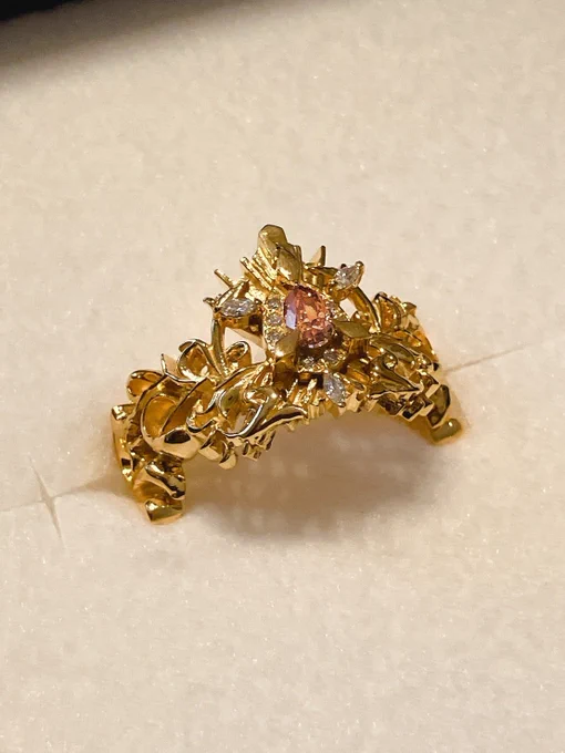 ちなみにこちら、オリジナルデザインのピンクダイヤモンドをあしらった指輪。 ピンクダイヤモンドだけどブラウンかなり強いから格安で買いました。 こういうの楽しいよねー! またルース買ってリチャ姉の指輪とか作るかね