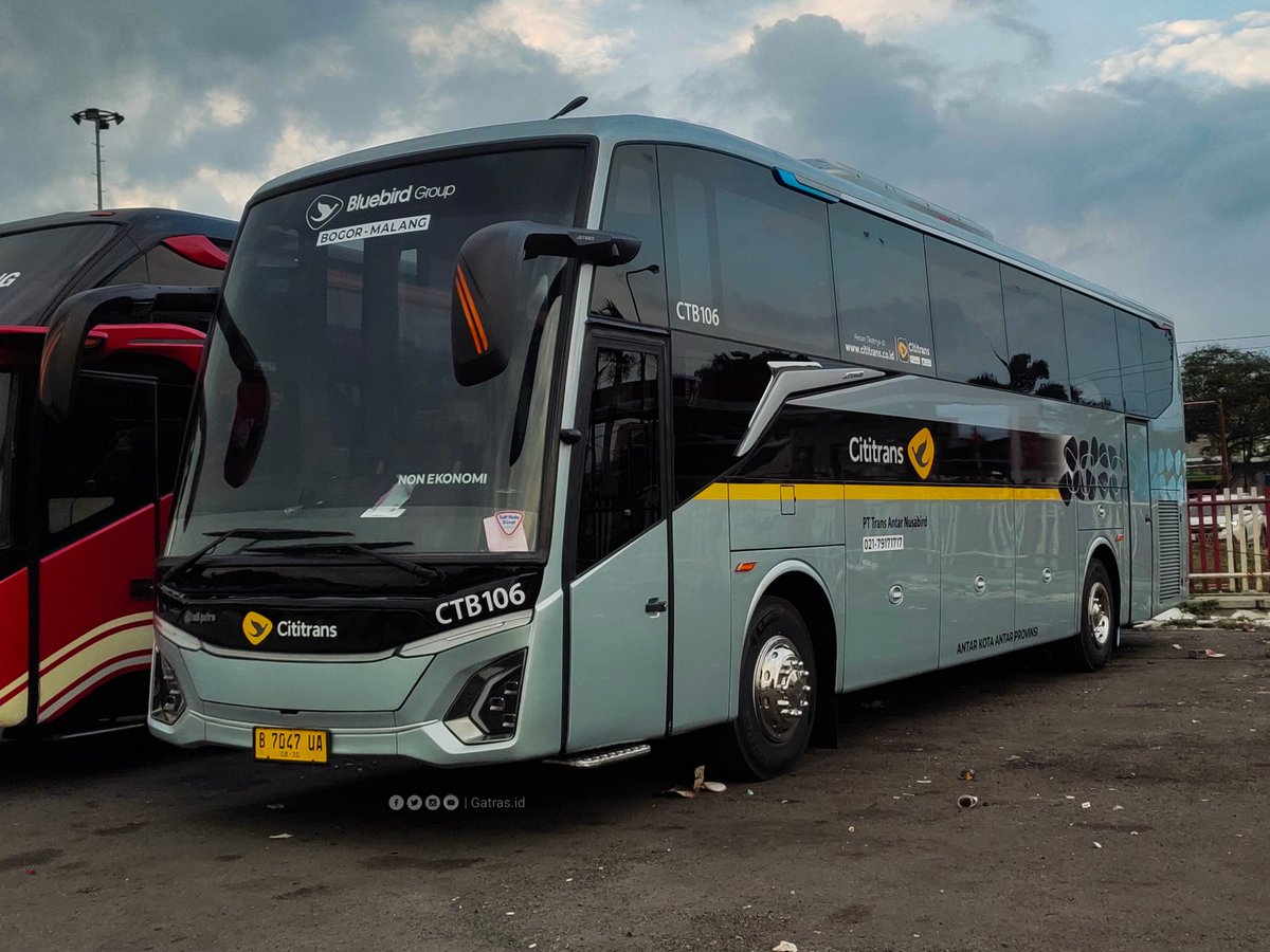 gatras_id's tweet photo. Sementara itu sore tadi 18/08/25 telah dirilis kembali dari karoseri Adi Putro Malang 2 unit milik PO CITITRANS dengan kode CTB 105 &amp; 106.
Unit ini rencana nya akan dipergunakan melayani penumpang di rute terbaru mereka Malang-Jakarta-Bogor

📌 Terminal Arjosari, Malang https://t.co/56NXtMWmgW
