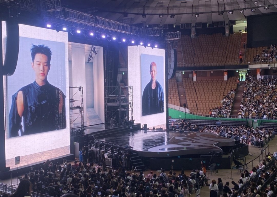 무대 방향 기준으로 이런식으로 좌석 배치 할 듯🤔