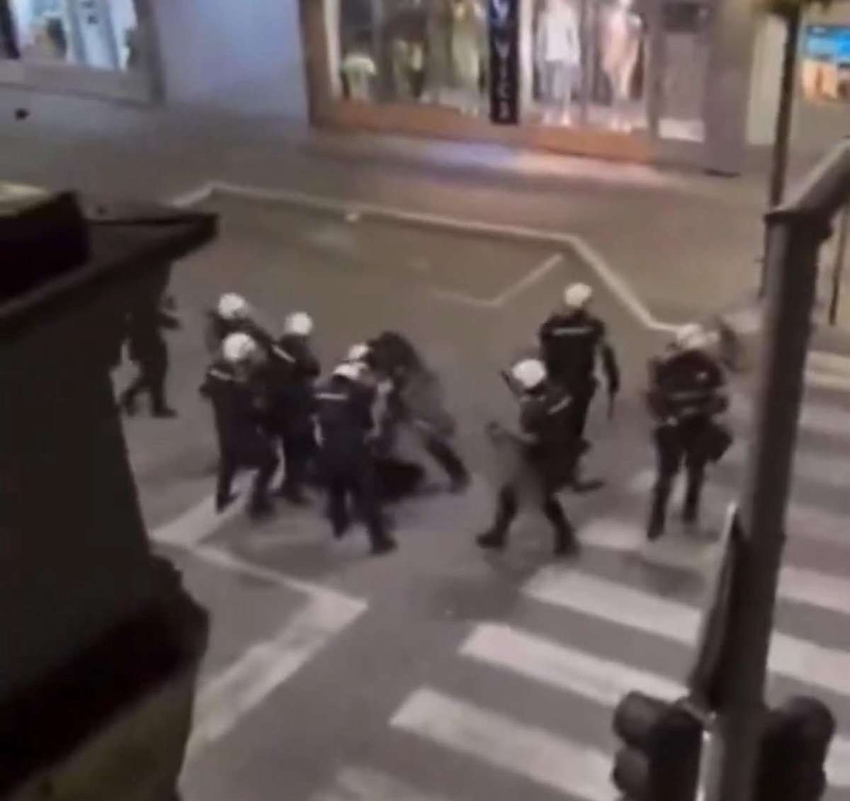 😡The Liberal South East European Network strongly condemns the excessive use of force by Serbian police against peaceful citizens. Such actions prove that the current regime is neither bringing Serbia closer to the EU nor contributing to regional stability.