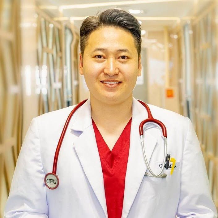 NMN уугаад залуужсан хүн бгамуу?🤣 хэнд ч хэрэггүй батлагдаагүй хүнсний нэмэлт уудгаа болилдоо!!! Ядаж бхад ТВ хөтлөгч хүнийг эмч гээд бхын 😂хүн эмчилж үзээгүй хүншүүдээ 🤣жоохон орчуулж уншсан зүйлээрээ залилан хийгээд бхад 😱