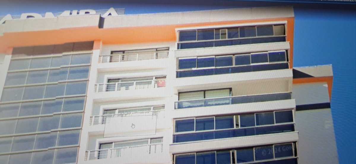 Arkadaşlar jrokez un hayatını kaybettiği Ankara'daki evine baktım, internette insanlar kapalı balkon nasıl olur diye şaşırmış, google kayıtlarına göre 12.kat balkonu açık gözüküyor, sol taraftaki dairede de öyle. Umarım bu bilgi intihar söylentileri keser. #jrokez #jrokezftw