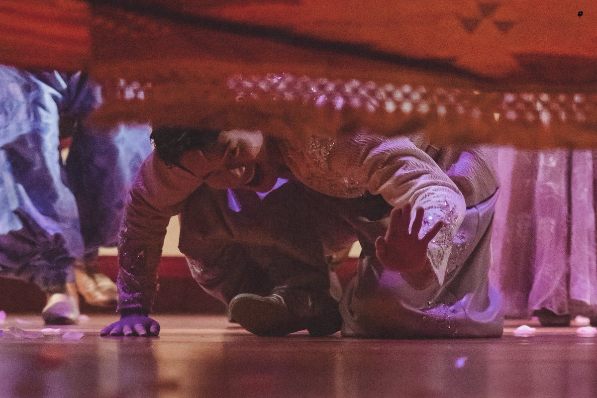 영원히 손을 흔들다가 몸이 1/4쪽이 된 경라딘 마지막의 마지막까지 윙크를 날려 #서경수