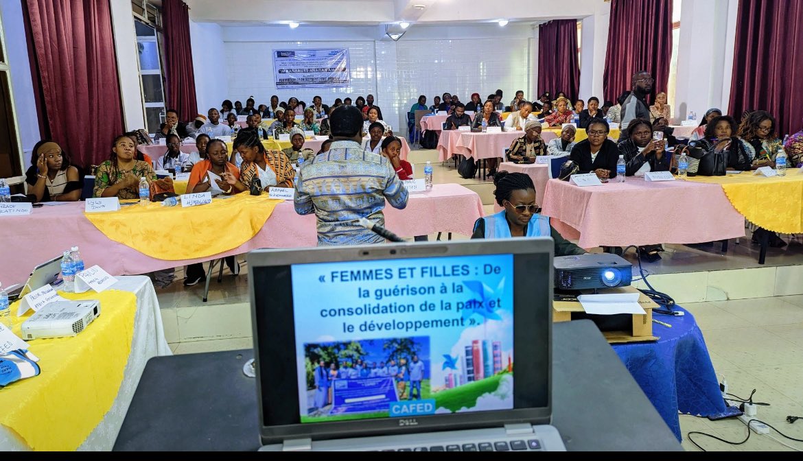 PascalMugaruka's tweet photo. Le #CAFED organise un atelier d’adoption et de vulgarisation des stratégies d’implication des femmes et filles dans la médiation et la facilitation des conflits communautaires.
Durant 3 jours à Goma, leaders communautaires, organisations féminines et jeunes engagés unissent leurs voix et leurs expertises pour :
Identifier et adapter des stratégies inclusives et efficaces
Vulgariser et mettre en œuvre des plans d’action concrets
Consolider les réseaux de paix portés par les femmes et les filles
Parce que lorsque les femmes s’assoient à la table du dialogue, la paix devient plus durable et la cohésion sociale plus forte.
…………..
@AFRICARECONCILED