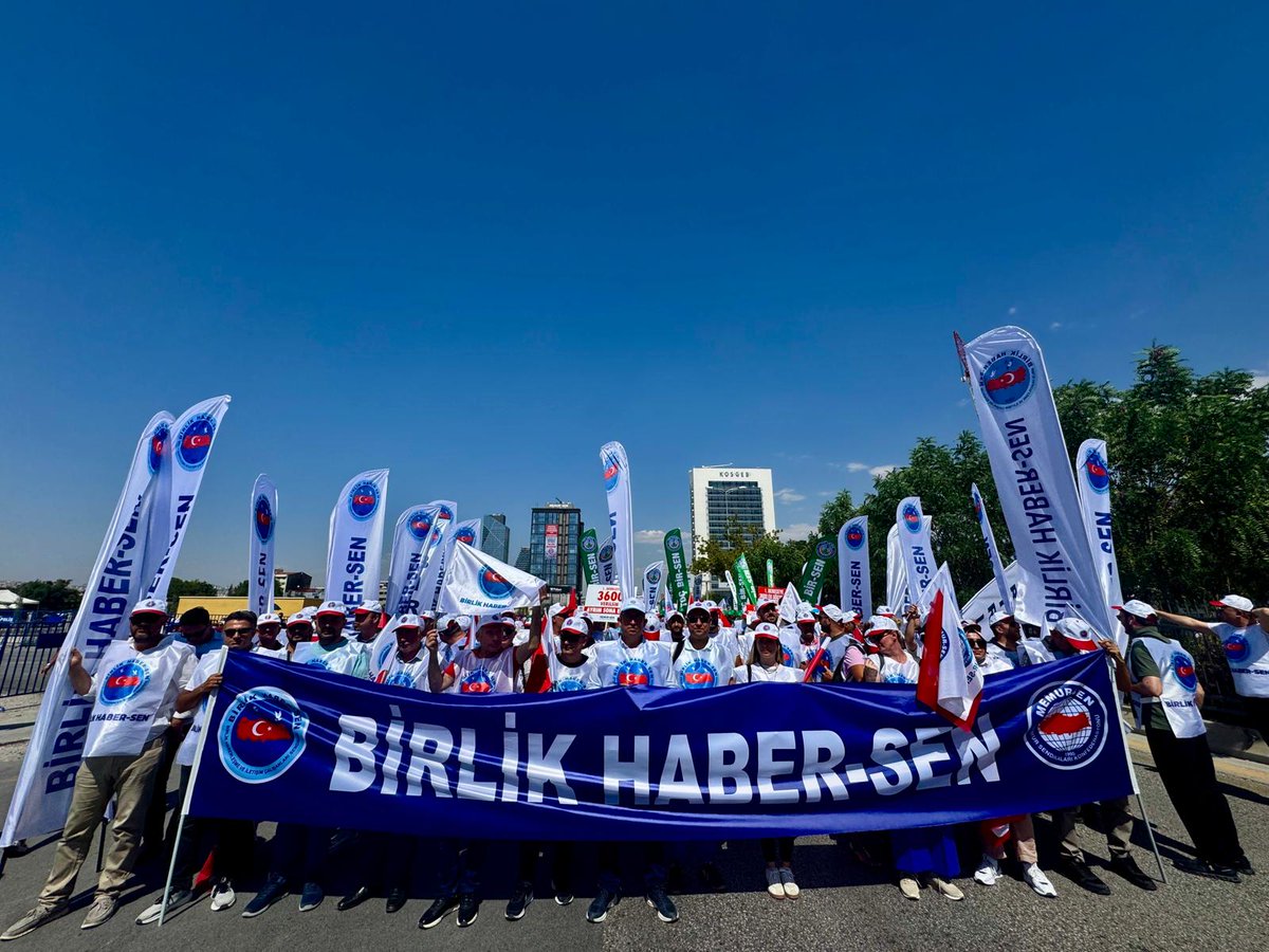 _omerbudak_'s tweet photo. Hakkımızı almak için Meydanlardayız!

#MemurMeydanda https://t.co/oCYxdG6DnS