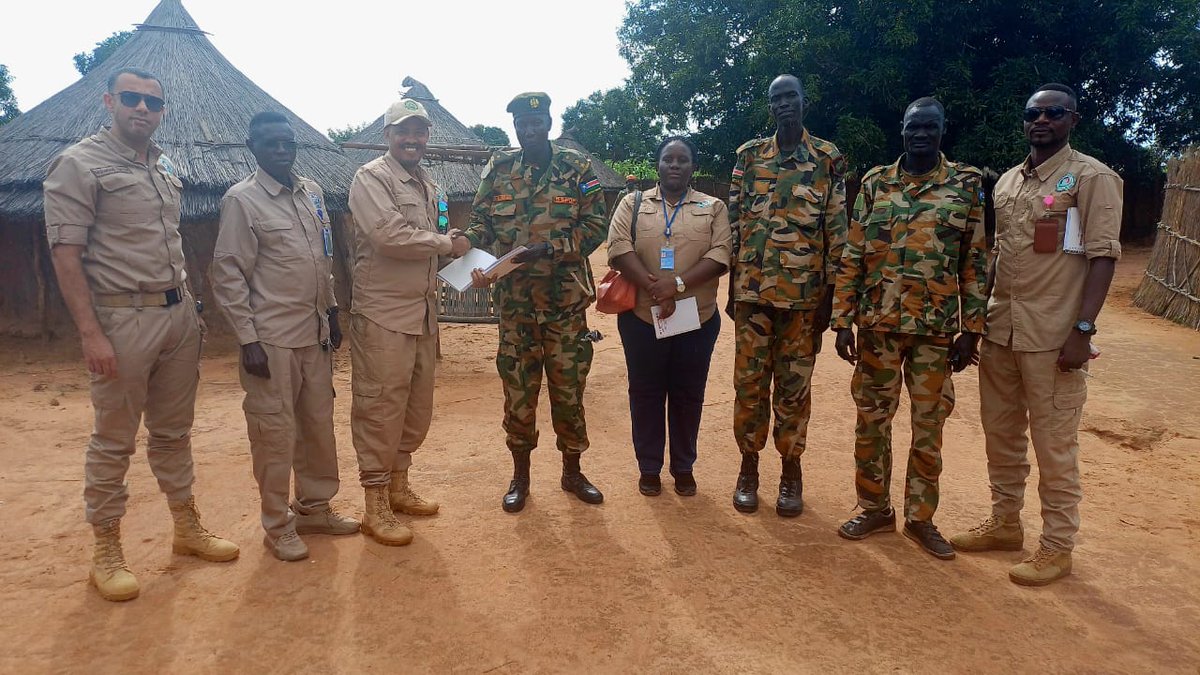 CTSAMM_SSudan's tweet photo. 🚁 CTSAMVM Monitoring &amp; Verification Team in Yambio conducted a dynamic air patrol to Nagero Central Payam, engaging with local authorities on administrative coordination &amp; support mechanisms. The team also met with IDP families to understand their urgent needs &amp; challenges. https://t.co/kjuNep5r2d