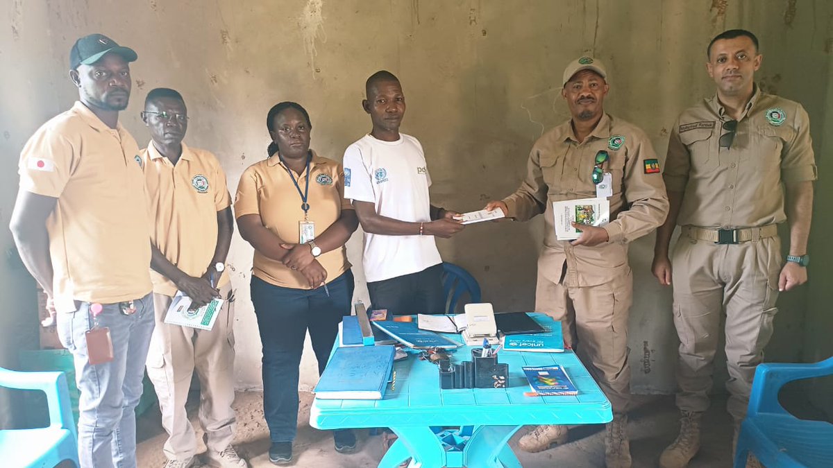 CTSAMM_SSudan's tweet photo. 🚁 CTSAMVM Monitoring &amp; Verification Team in Yambio conducted a dynamic air patrol to Nagero Central Payam, engaging with local authorities on administrative coordination &amp; support mechanisms. The team also met with IDP families to understand their urgent needs &amp; challenges. https://t.co/kjuNep5r2d