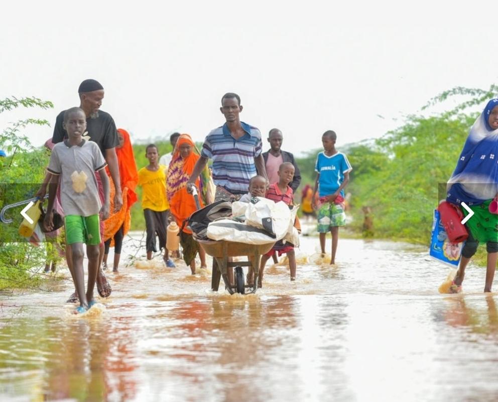 MamboJournal's tweet image. THE GENESIS OF SAHELIAN CRISIS NOW ON THE VERGE OF SPILLING OVER TO WEST AFRICAN STATES 🌍 📹

The toppling of the #Libyan state with #NATO’S involvement, #inept &amp;amp; #fractured #African #leadership are key factors of the #Sahel region crisis. 

#Uganda's President @KagutaMuseveni