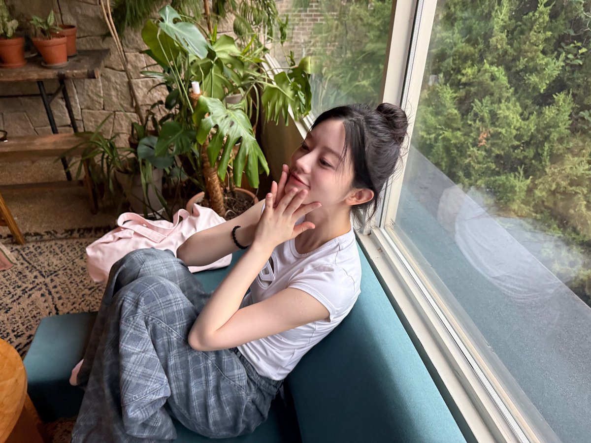 minjuspic's tweet photo. ⛲️💭🦋 https://t.co/3RkM9tgF3U