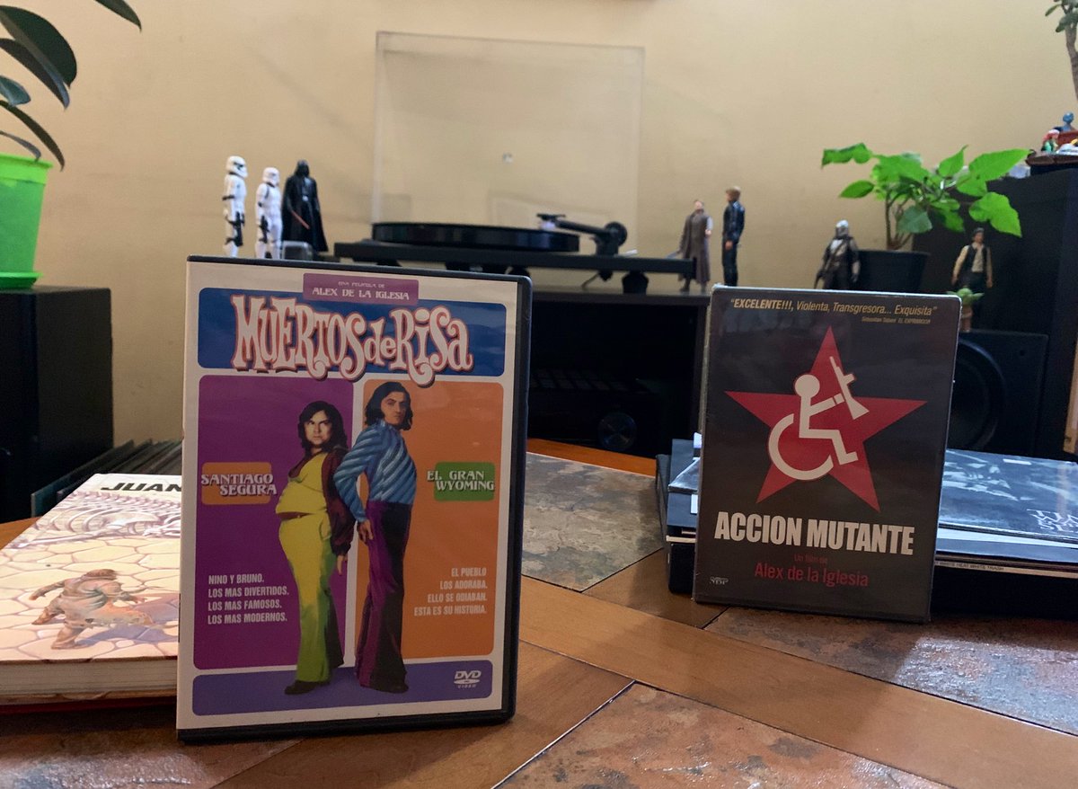 Que vueltas de la vida de proyectar, sus películas, entre ellas mi favorita Muertos De Risa en la UFRO con mis compas, a estos días asistir charla Alex De La Iglesia  <a href="/alexdelaIglesia/">De la Iglesia</a> en el <a href="/sanfic/">📽️SANFIC21</a> Felicidad absoluta, que sea una buena semana