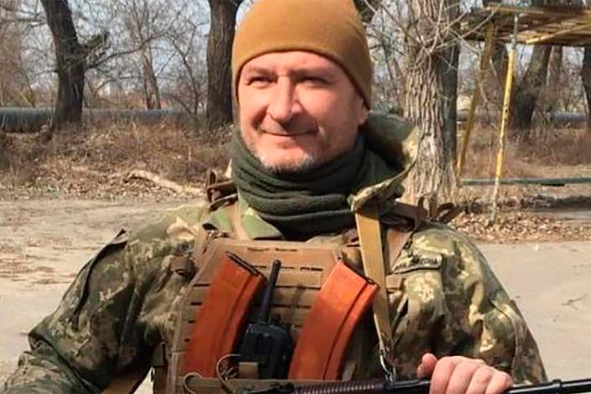 falledlenin's tweet photo. В цей день 2022 року під мінометним обстрілом ворога в Херсонській області загинув Юрій Каракай 'Блогер' - сержант 2-ї роти 206 ОБТРО м. Києва. Активіст ГО «Справа Громад». Свою позицію відстоював на барикадах, протестах, акціях. Залишилися двоє синів. https://t.co/eIGOCdVALg