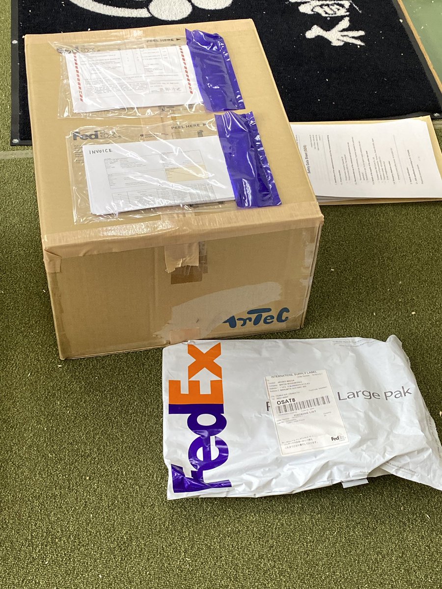 kiborimaeda's tweet photo. まじで、うちのスタッフ、パートナー企業様に感謝🥲
新しい取引先になるであろうアブダビに向けて輸出作業を何回もやり直してくれて、やっと送り出せました。
#海外輸出
#fedx
#海外進出
#rijinda
#木彫
#木工雑貨
#アロマオイル https://t.co/zCwZyn3HZ3
