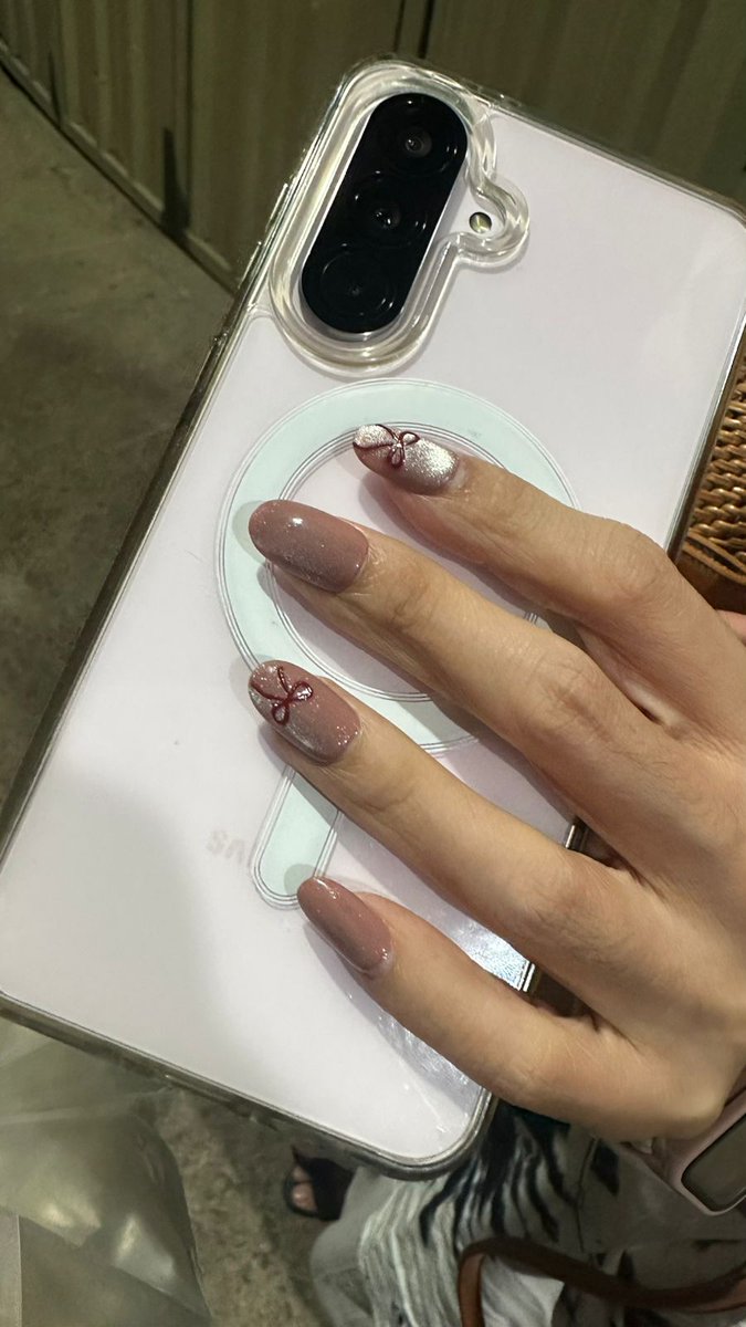 gorjess_aul's tweet photo. @tanyarlfes Lebih ke kebutuhan aja nder
Ini aku pake samsung a56 motoin adekku
Dan adekku ip 13 pro motoin aku
Aku prefer samsung krn nyari kameranya, clean banget🥰😄
Samsung a56.        IPhone 13 pro https://t.co/veaP5kMmxa