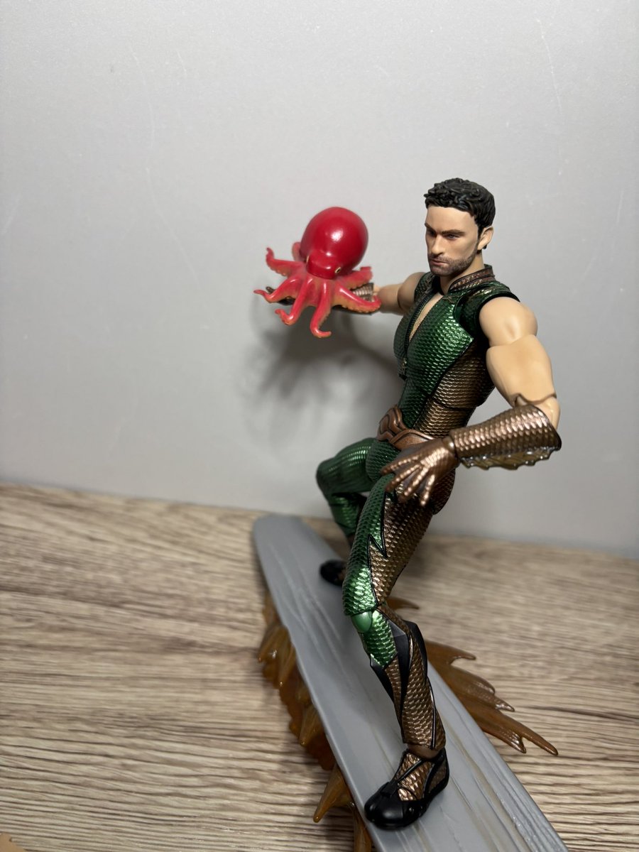 ササスン2(前アカロック中) (@sherlock_verse2) on Twitter photo タコピーとサーフィン🏄 タコピーとサーフィン🏄