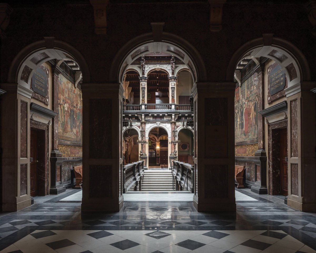 Archello's tweet image. HUB’s restoration of Antwerp City Hall balances heritage and sustainability. Historic façades and interiors were carefully renewed, while modern systems, daylight-filled vestibules.
buff.ly/1mBSHqp

#HistoricRestoration #SustainableArchitecture #Craftsmanship