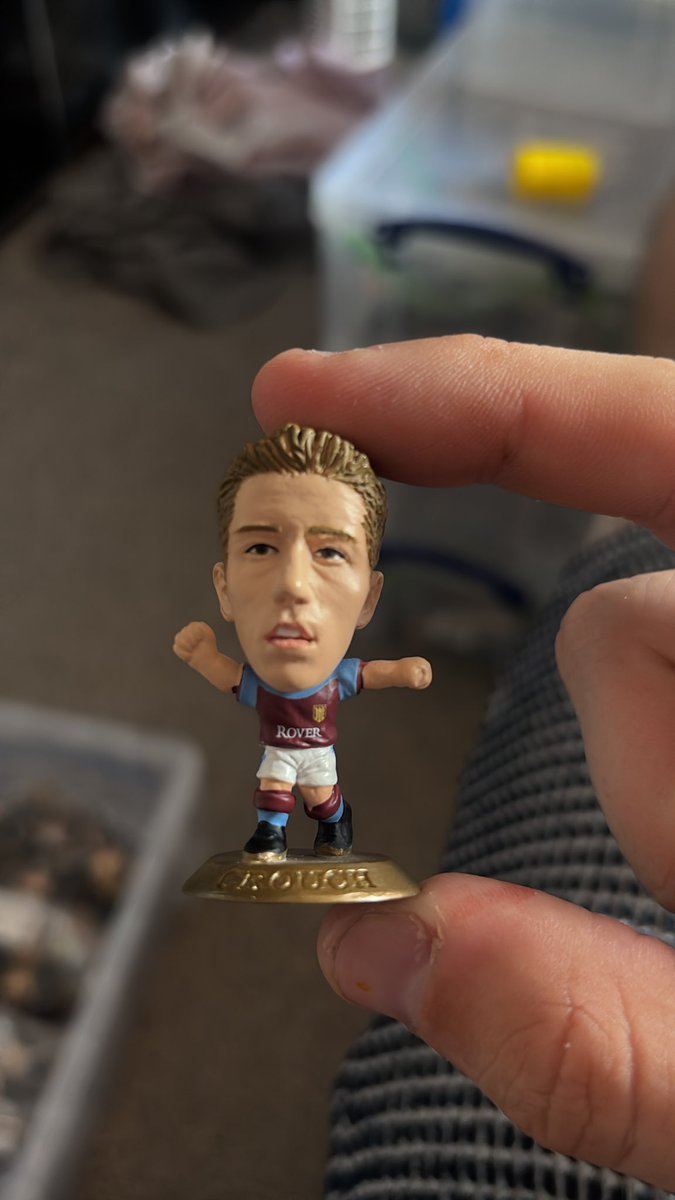 Microstarsuk's tweet photo. Any one else got a series 7 crouch on gold missing a name? 🫣 https://t.co/CE2A7CCqTf