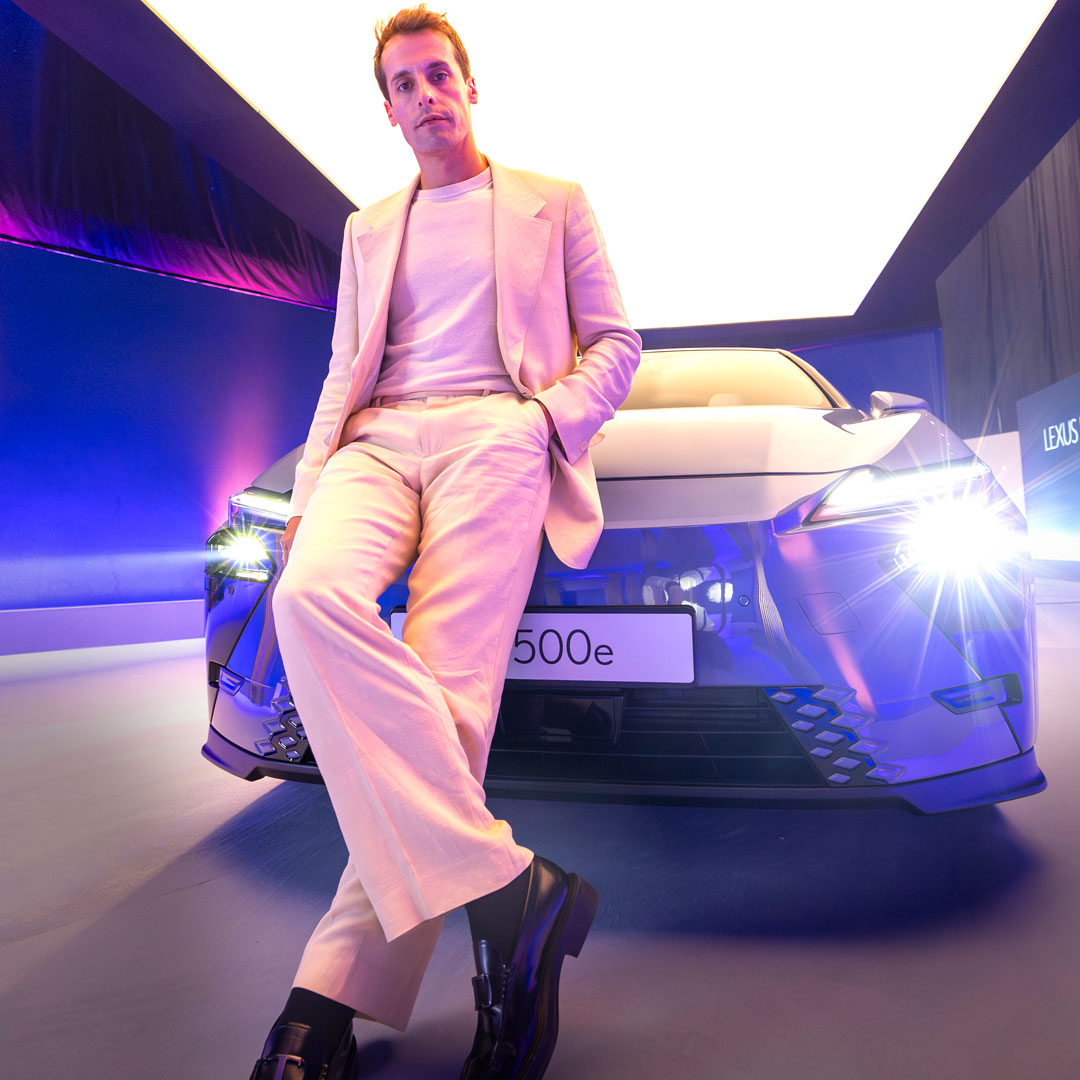 LexusSpain's tweet image. El nuevo #LexusES redefine el lujo con propósito:

✅ Híbrido y eléctrico
✅ Interior 100% digital
✅ Lexus Link+ y Hidden Switches

Personalización, sostenibilidad e inteligencia. brnw.ch/21wUZUm 

#LexusES #LexusElectrified