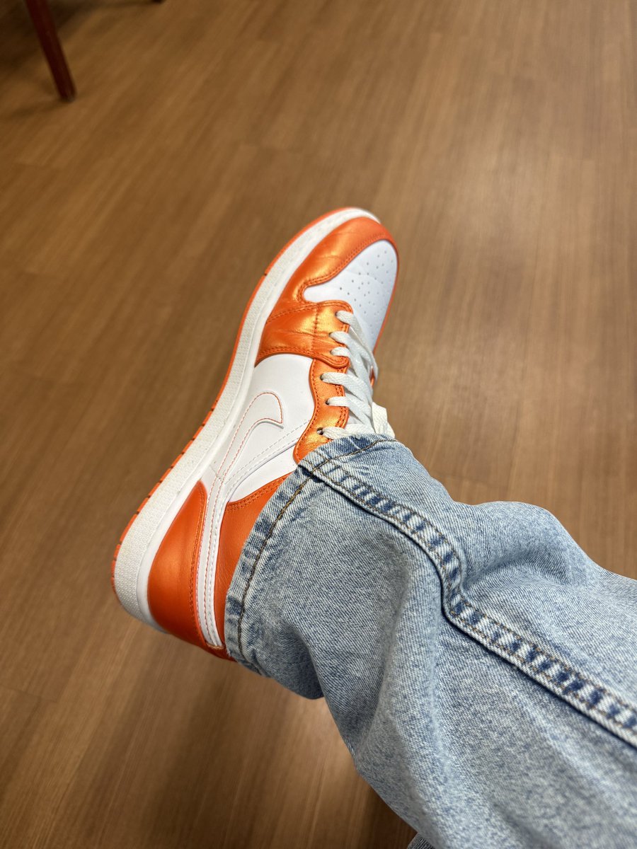 BradWilbanksCTS's tweet photo. Nash is getting his port out today! So after over two years of fighting it felt only right to let him pick out the kicks this morning. We went Orange for #TeamNash #ChildhoodCancer #LeukemiaSurvivor https://t.co/9aNIXApzXz