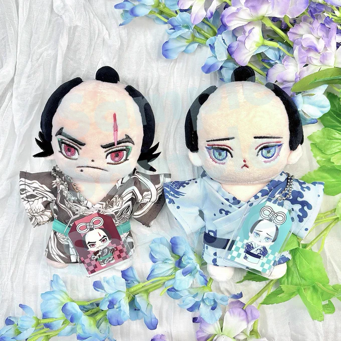 ︵ + ︵︵︵︵ + ︵ #紗久楽さわ/先生 ── ⟢『 #百と卍 』⟢ ── ぬいぐるみサンプル⁺公開⁺ ︶ + ︶︶︶︶ + ︶ 待望のぬいぐるみに加え おまもり風アクキー トートバッグ も同時販売 10月開催個展のお供にも* ۫ 先行受注期間⌇ 8/25(月)18:00~31(日)23:59