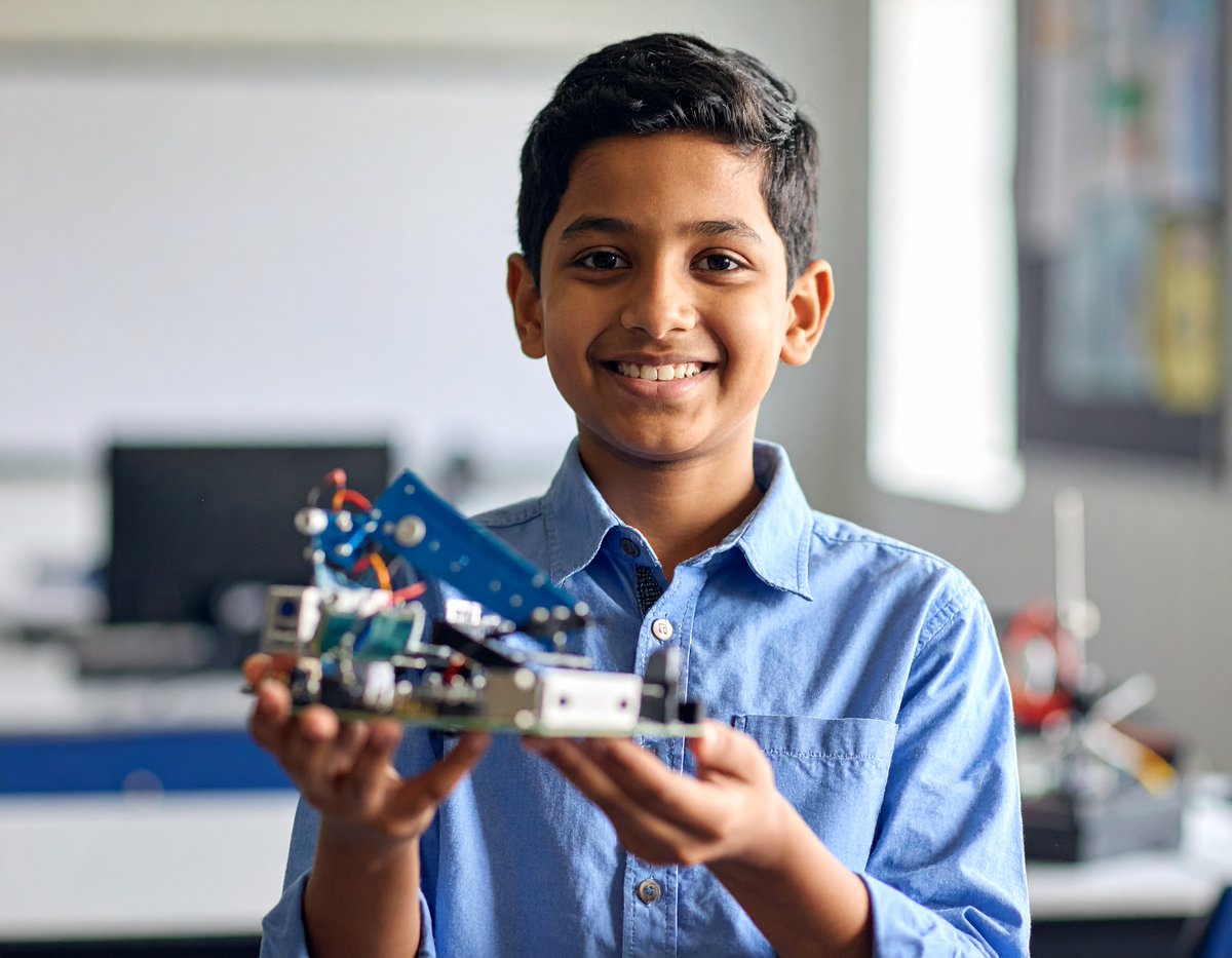 RoboBharati's tweet image. to elevate your child&apos;s educational journey today!Explore a world of creativity and innovation with our exciting STEAM adventures designed for young learners. Visit robobharati.com
#RoboBharati_Manipal #Age6to16Years #LearnToInnovate