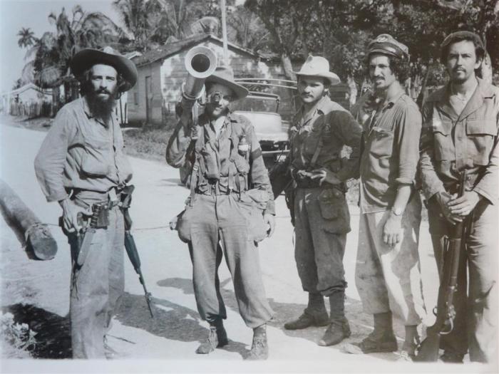 Un día como hoy hace 57 años nuestro #FidelPorSiempre  firma la orden militar mediante la cual asigna al Comandante Camilo Cienfuegos la misión de conducir una columna rebelde desde la Sierra Maestra hasta Pinar del Río. #CubaPorLaVida #JuntosPorMayabeque #100AñosConFidel