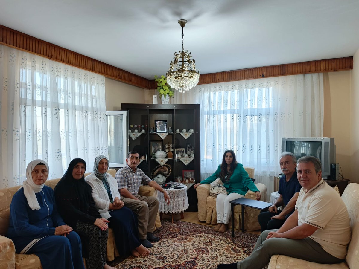 Giresun Federasyonu Kadınkolları olarak Sinem TOPALOĞLU'nun ailesine taziyeye giderek acılarını paylaştık...

#giresunkadınkolları 
#giresunfederasyonukadinkollari 
#sinemtopaloğlu 
#taziye