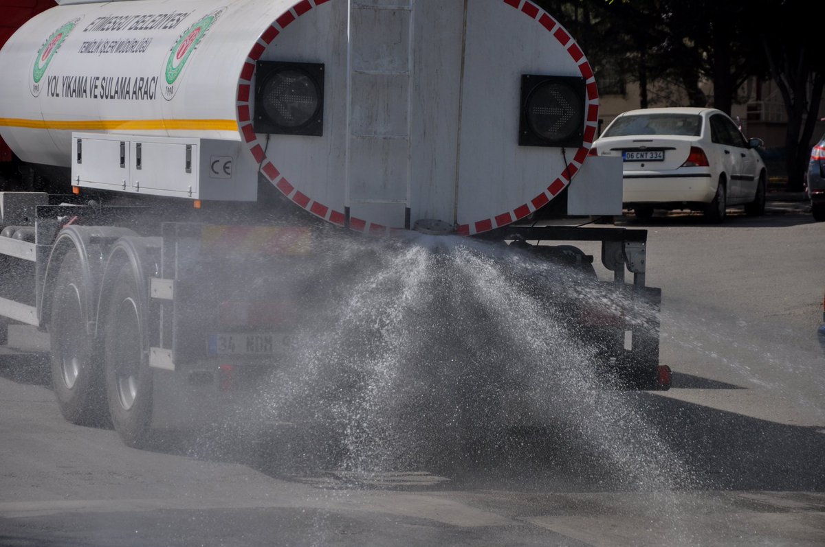 İstasyon ve Etiler mahallelerimizde Temizlik İşleri Müdürlüğümüz tarafından kapsamlı bir temizlik çalışması gerçekleştirildi. 🧹🚛

Citycat’lerimiz ve temizlik araçlarımızla sokaklar ilaçlı sularla yıkanırken, konteynerler de hijyenik bir şekilde temizlendi. Mahallelerimizi temiz