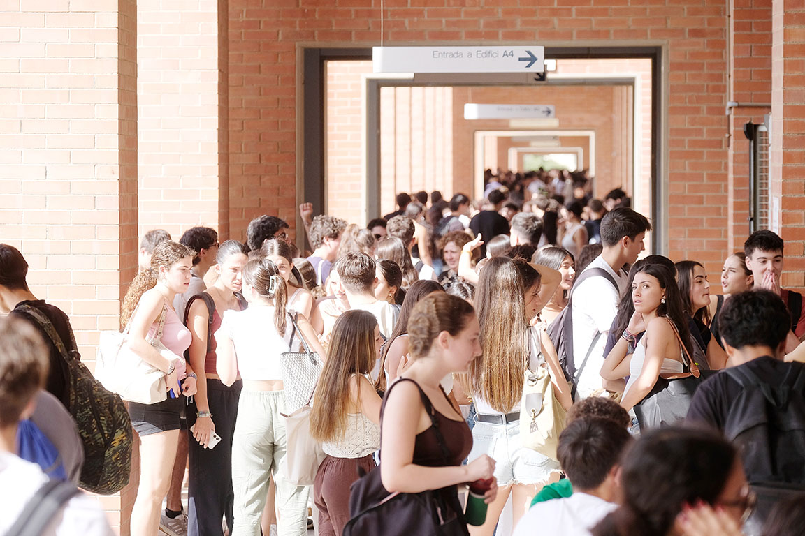 Recerca i Universitats (@recercauniscat) on Twitter photo 🌍Set universitats catalanes apareixen al rànquing de Shanghai 2025
🟢La <a href="/UniBarcelona/">Universitat de Barcelona</a> se situa entre les 200 primeres del món
🟢<a href="/UABBarcelona/">Universitat Autònoma de Barcelona</a> i <a href="/UPFBarcelona/">UPF Barcelona</a> entre les 301-400
🟢<a href="/universitatURV/">Universitat Rovira i Virgili</a>, <a href="/la_UPC/">Universitat Politècnica de Catalunya (UPC)</a>, <a href="/UdL_info/">Universitat de Lleida (UdL)</a> i <a href="/univgirona/">Universitat de Girona</a> també hi apareixen
🔗gen.cat/4oUPvxM 🌍Set universitats catalanes apareixen al rànquing de Shanghai 2025
🟢La <a href="/UniBarcelona/">Universitat de Barcelona</a> se situa entre les 200 primeres del món
🟢<a href="/UABBarcelona/">Universitat Autònoma de Barcelona</a> i <a href="/UPFBarcelona/">UPF Barcelona</a> entre les 301-400
🟢<a href="/universitatURV/">Universitat Rovira i Virgili</a>, <a href="/la_UPC/">Universitat Politècnica de Catalunya (UPC)</a>, <a href="/UdL_info/">Universitat de Lleida (UdL)</a> i <a href="/univgirona/">Universitat de Girona</a> també hi apareixen
🔗gen.cat/4oUPvxM