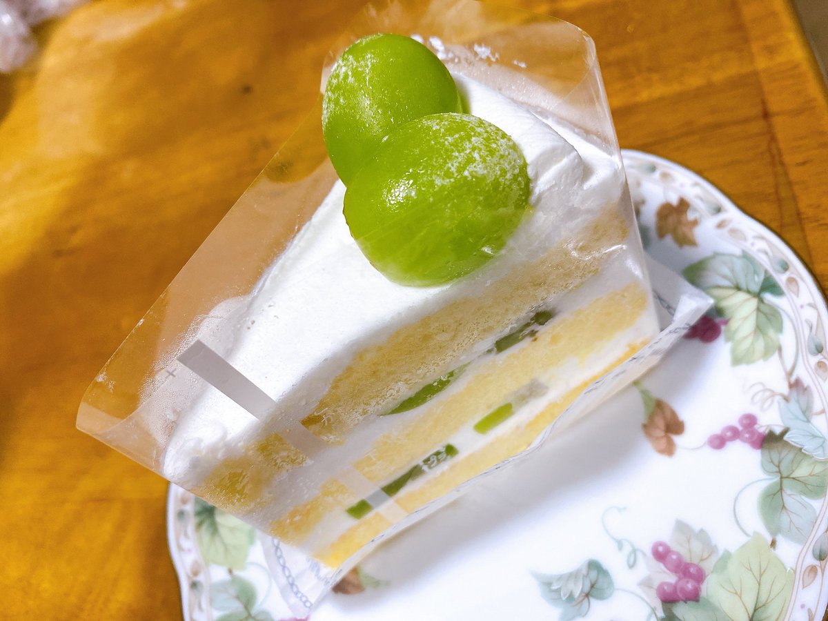 またひとつ歳とりました(   ᐕ)

シャインマスカットのショートケーキ美味しゅうございました🥴🍰